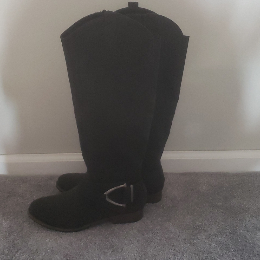 Boots - Picture 3 of 4